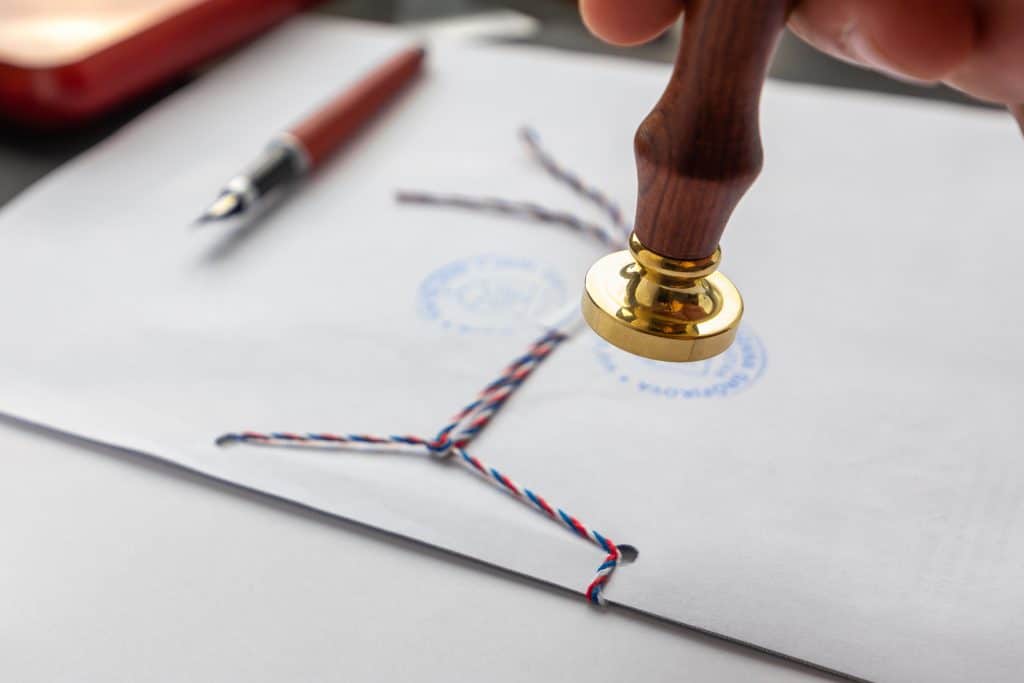 Siegel auf einer Urkunde, Apostille für eine beglaubigte Übersetzung